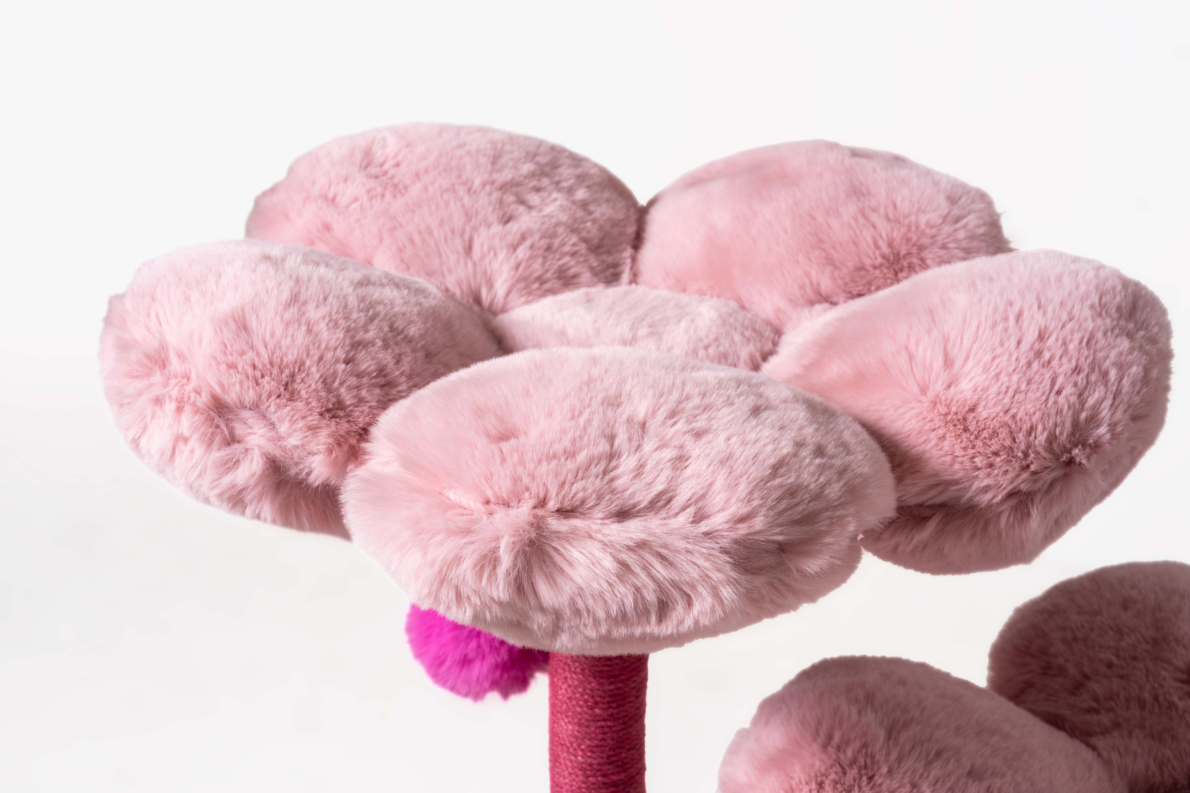 estetik kedi agaci ve pelus oyuncakli tasarim